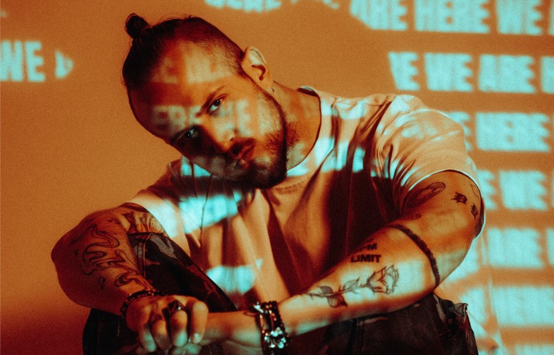 DYEN ANNOUNCES ‘HERE WE ARE’ A BRAND-NEW ALBUM, KICKING OFF THE SINGLES RUN WITH ‘VIEZE KICK’ DYEN ANNOUNCES ‘HERE WE ARE’ A BRAND-NEW ALBUM, KICKING OFF THE SINGLES RUN WITH ‘VIEZE KICK’