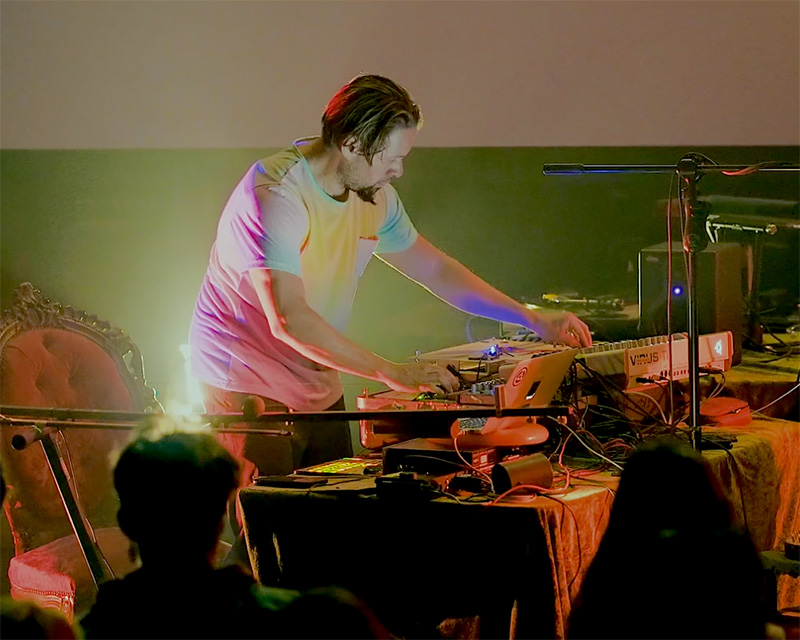 VAHAKN RELEASES “GLASSCUTTER” – A DEVASTATING DUBSTEP-LADEN SONIC MONSTROSITY VAHAKN RELEASES “GLASSCUTTER” – A DEVASTATING DUBSTEP-LADEN SONIC MONSTROSITY