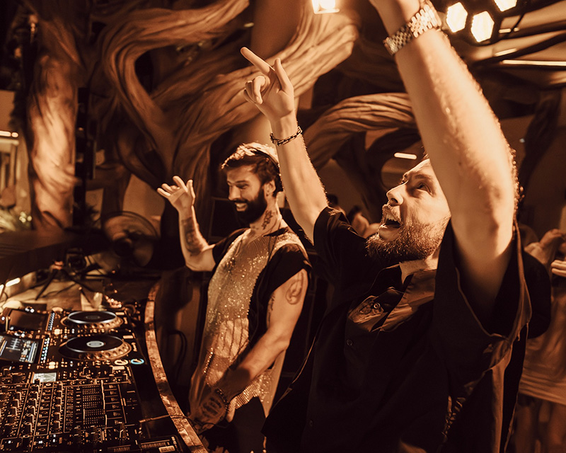 SUNORA REUNITE WITH LEE BURRIDGE FOR ‘MAN WITH A GUITAR’ ON ALL DAY I DREAM SUNORA REUNITE WITH LEE BURRIDGE FOR ‘MAN WITH A GUITAR’ ON ALL DAY I DREAM